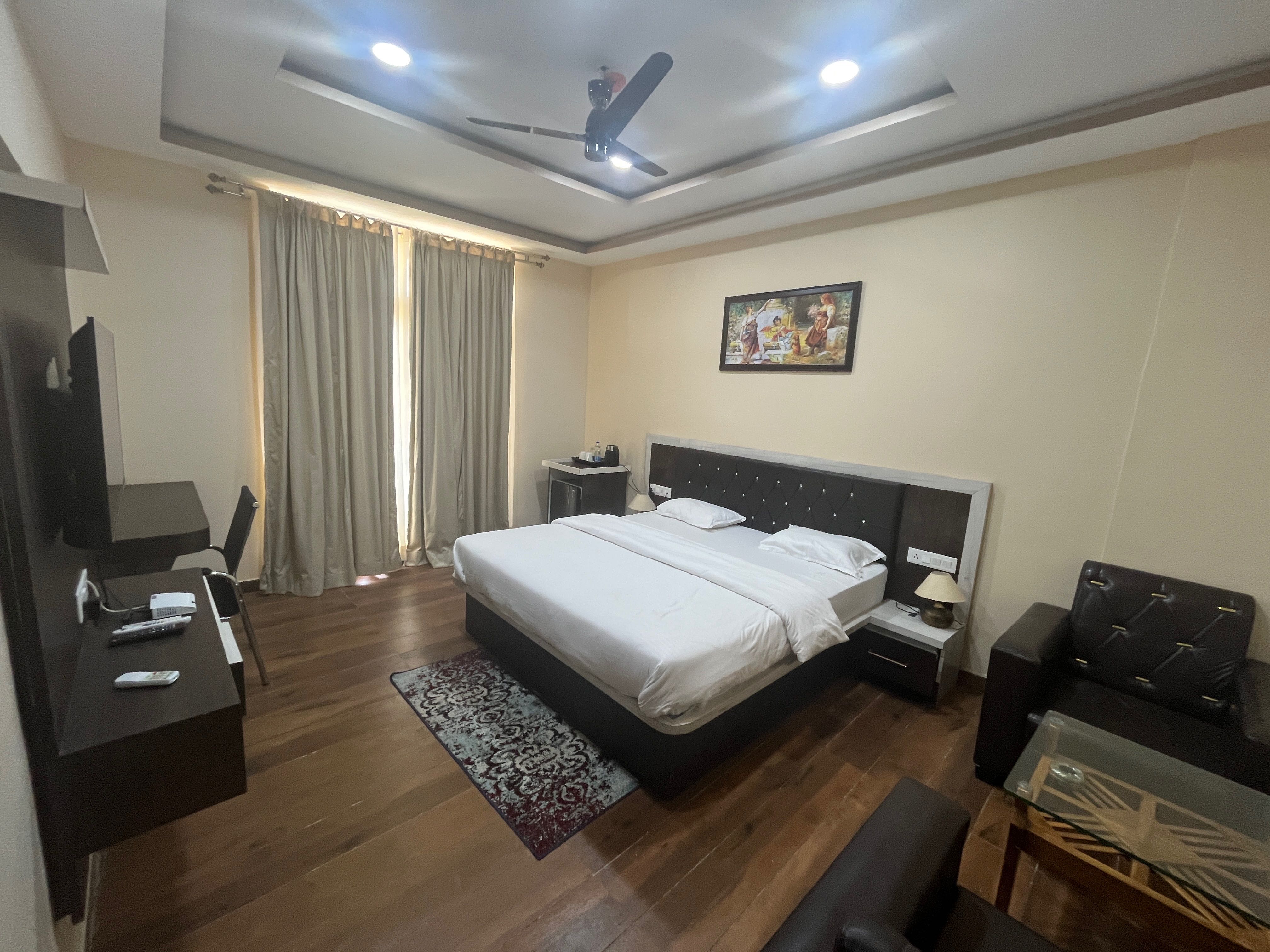 Townhouse Dharawada Taluku Formerly Shri Balaji Hotel - Tap to explore photos