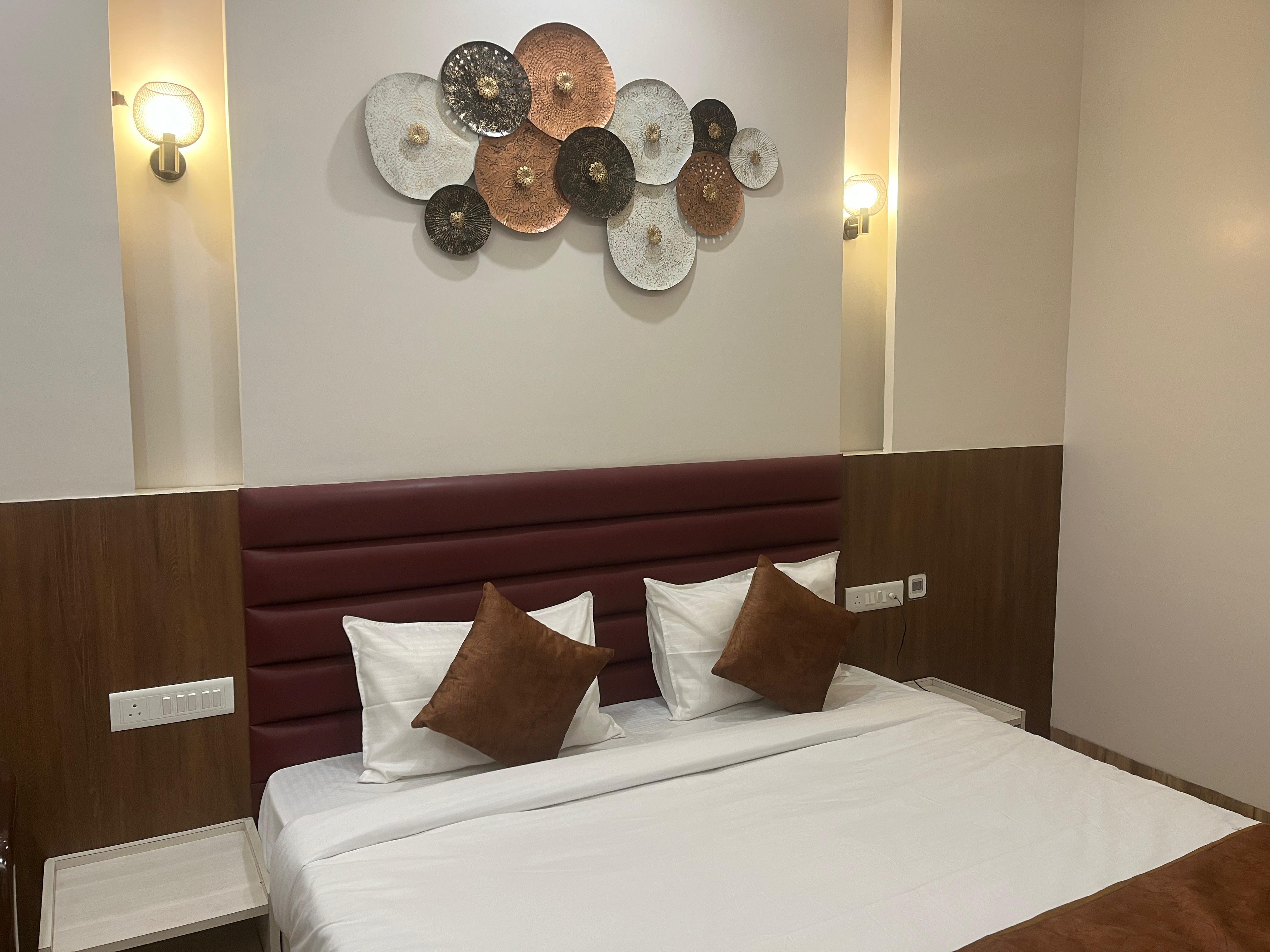 Hotel Shree Bandhu Inn - Tap to explore photos