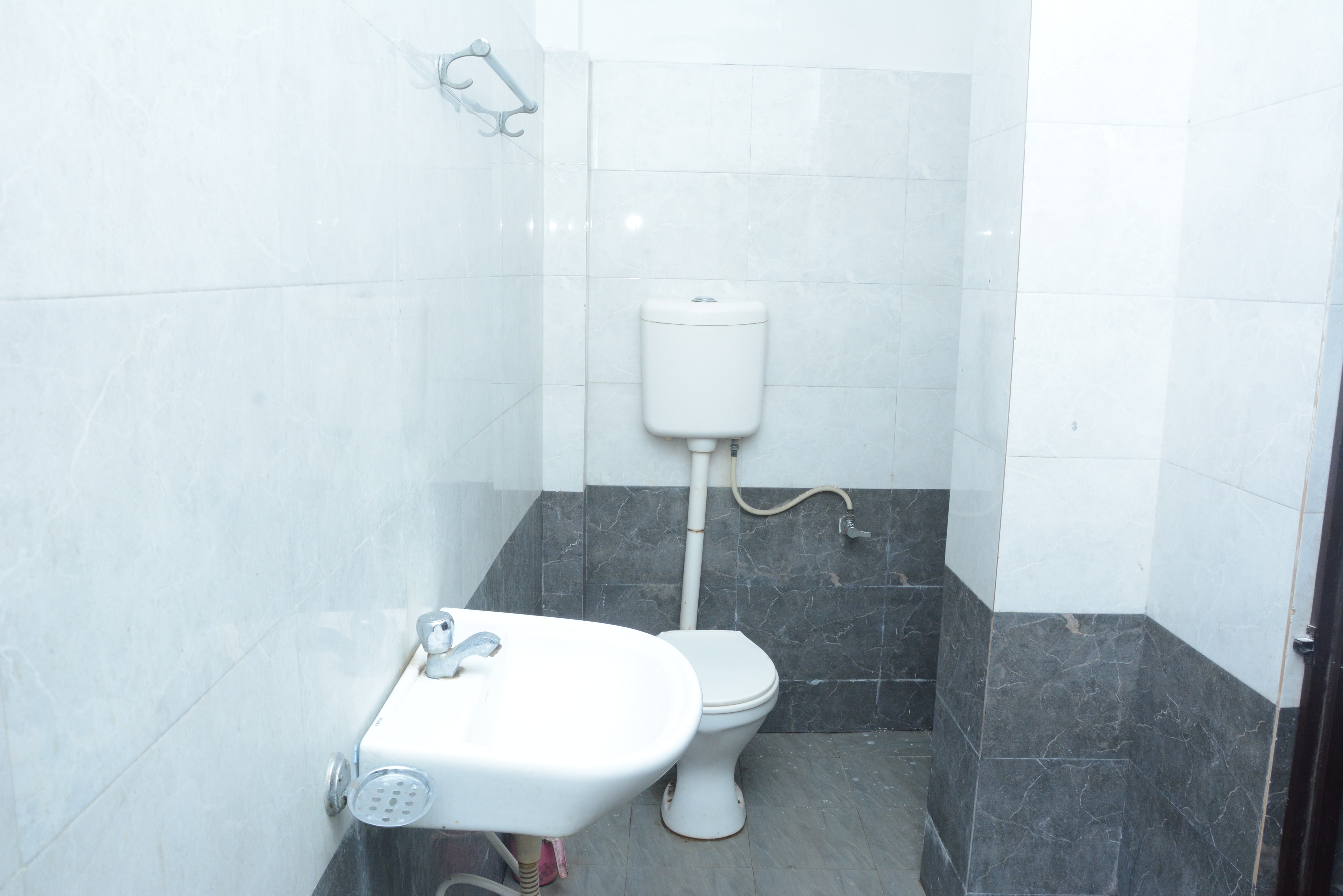 Shree Balaji Guest House - Tap to explore photos