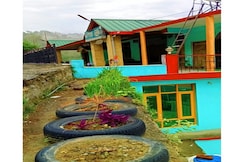 Hotel Lotus , Dadahu