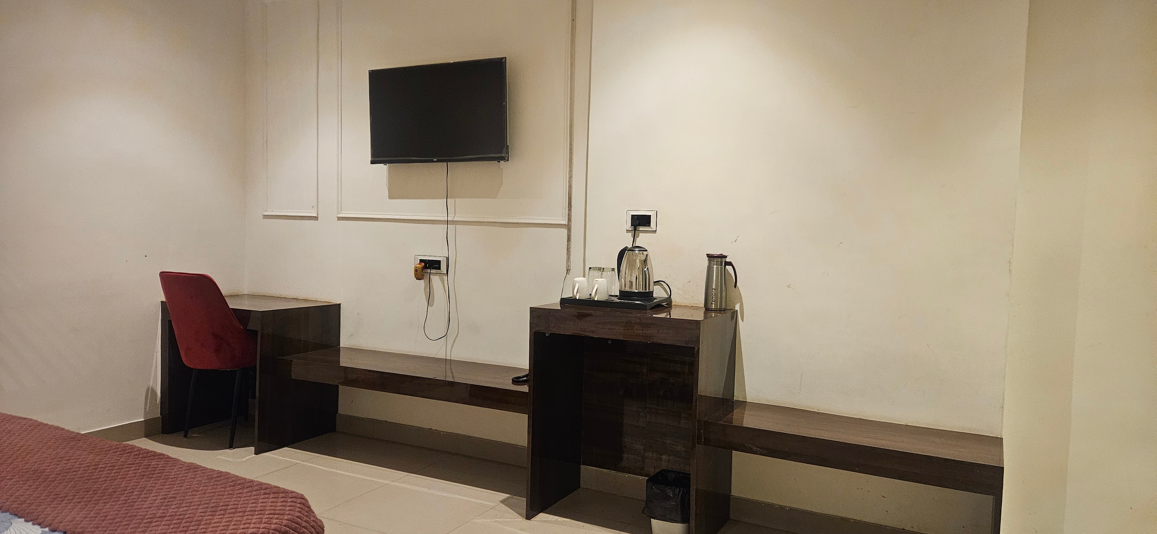 Manyawar hotel - Tap to explore photos