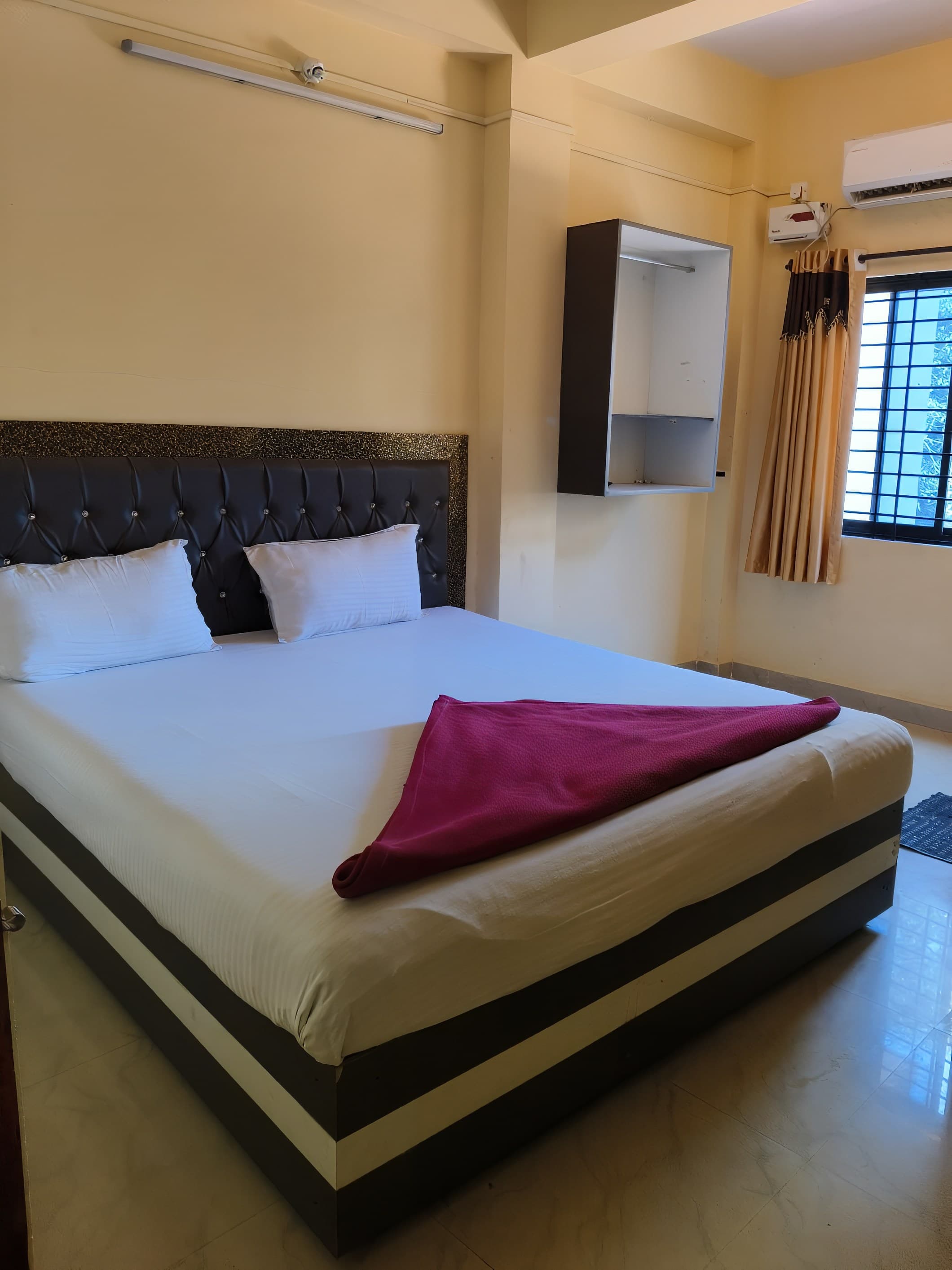 Hotel Kamath Inn - Tap to explore photos