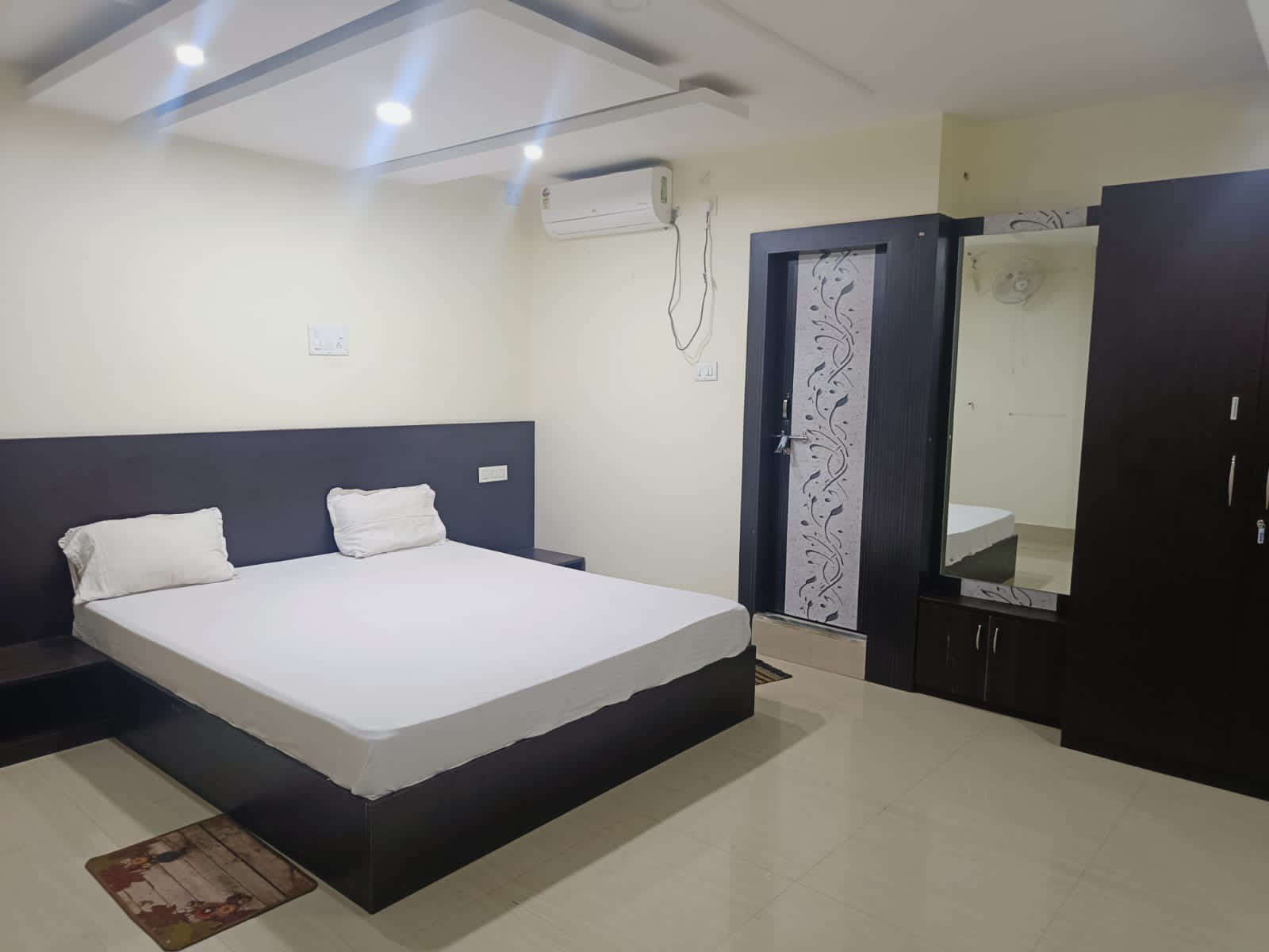 HOTEL AYUSHMAN INN - Tap to explore photos