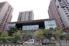 Palm Greens Suites & Banquet, Surat