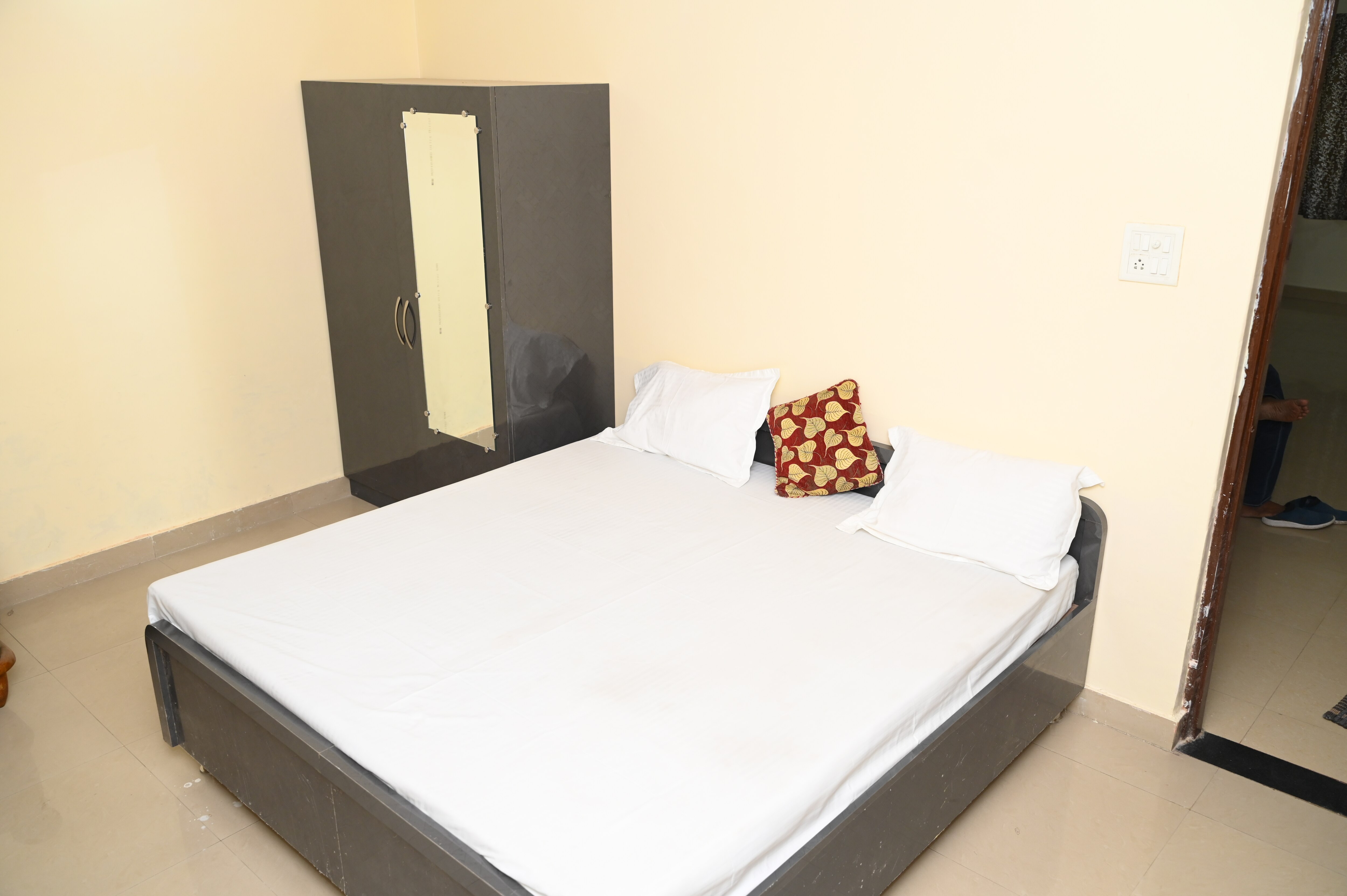 Kanha Homestay - Tap to explore photos