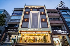 HOTEL THE JEWELS, Zirakpur