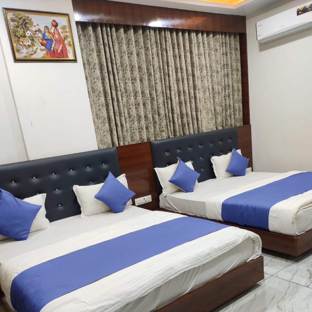 Hotel New Ekta - Tap to explore photos