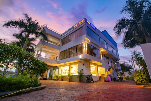 FabHotel Sharma & Vishnu Garden