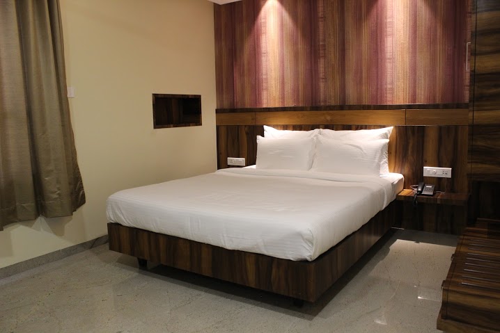 Hotel Silver Oak 7 Minutes Walk to Mahalaxmi Temple 2