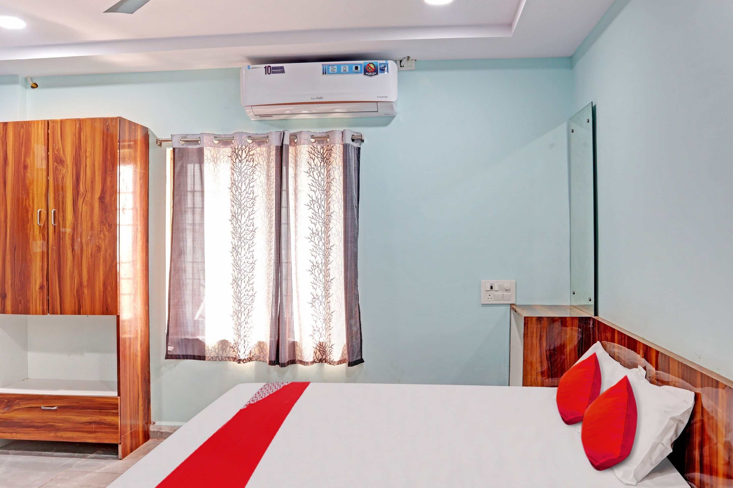 Super Hotel O SAI LEELA RESIDENCY - Tap to explore photos