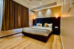 Grand Pinnacle, Lucknow