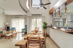 Serene 3BR Penthouse CASA GRACA by Earthyrooms, Goa