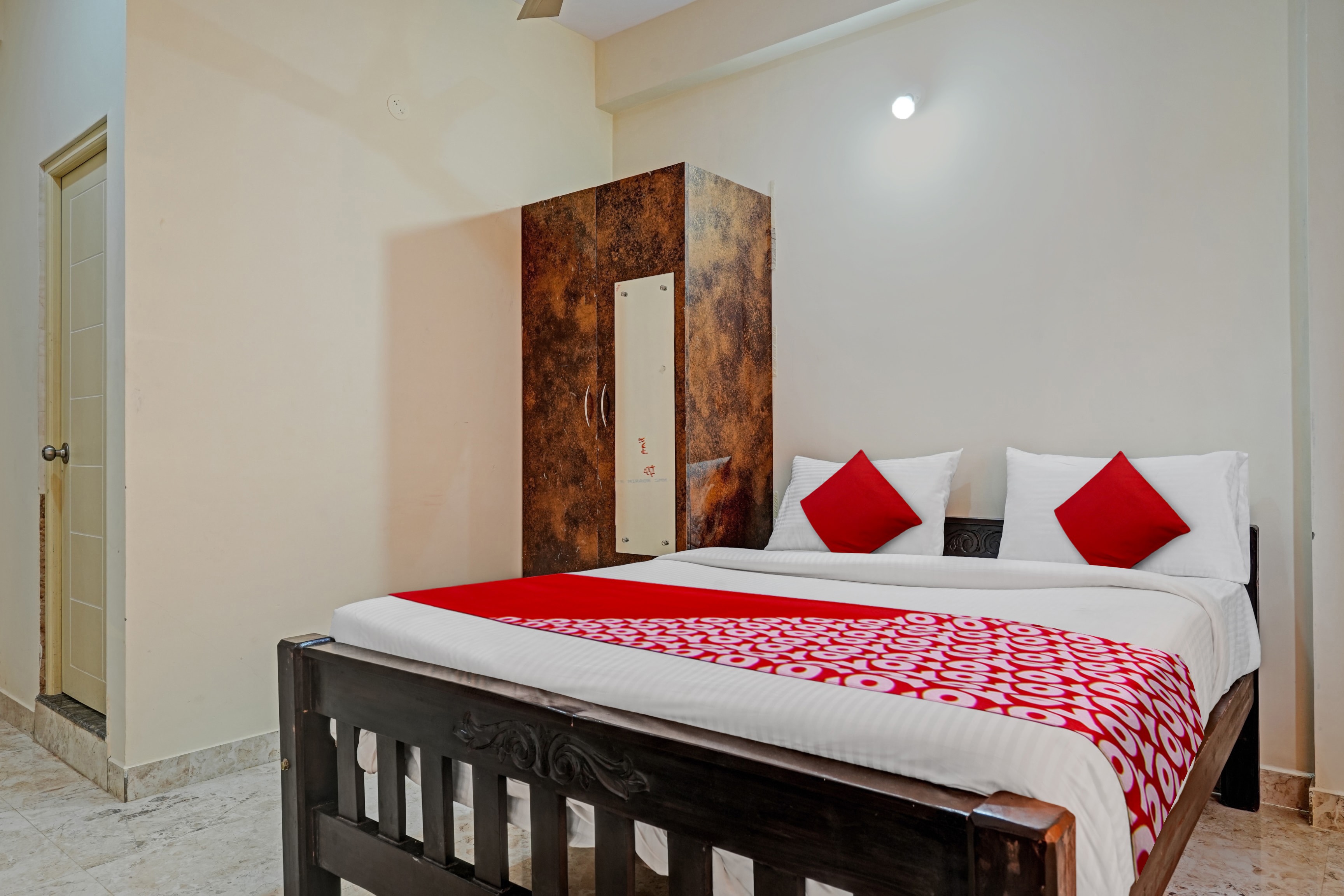 Hotel O Sri Chowdeshwari Boarding And Lodging - Tap to explore photos