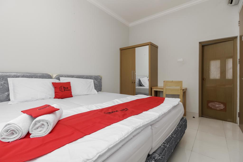 Reddoorz Near Central Park Mall Jakarta 4 6 Price Address