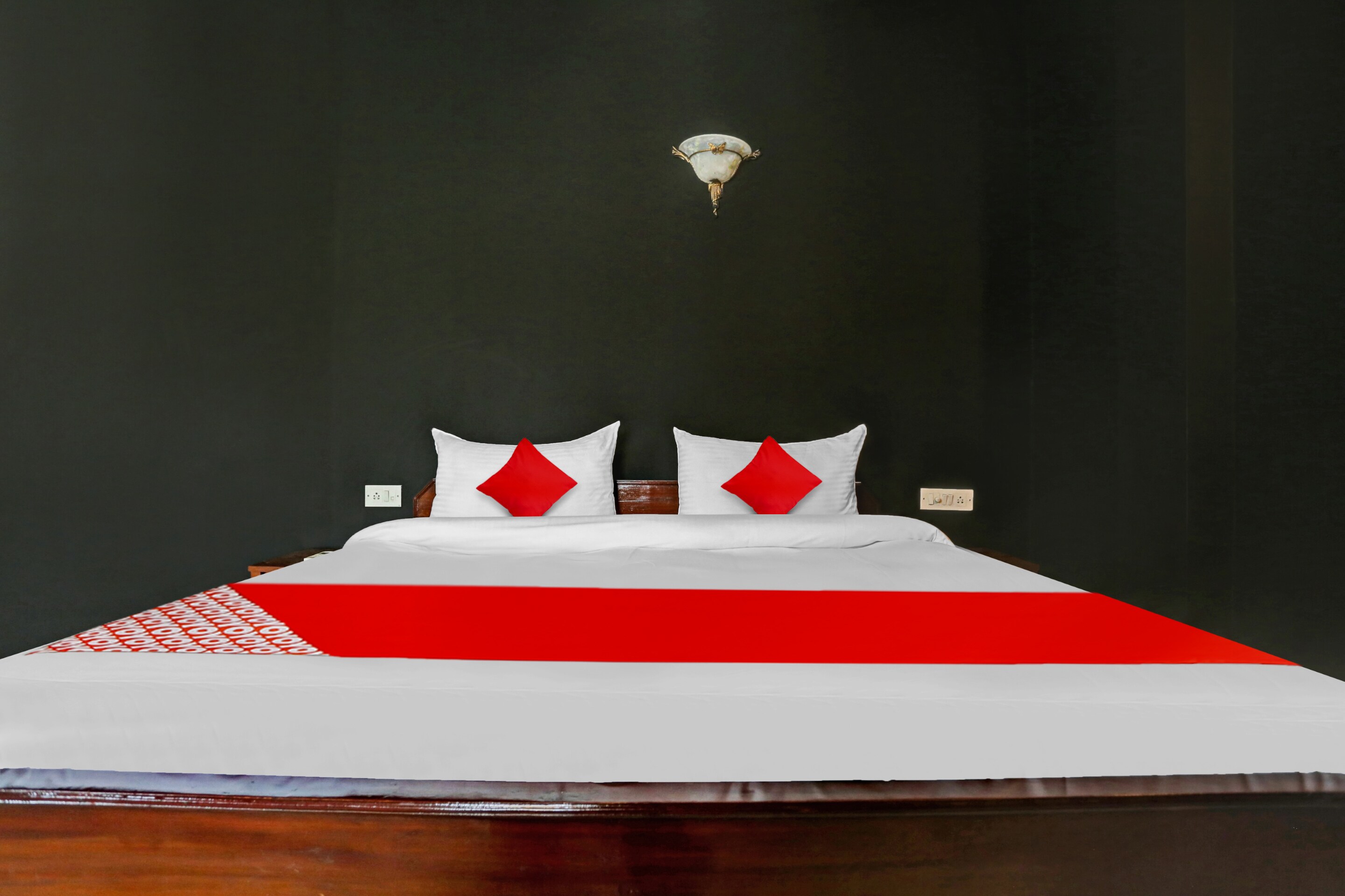 Hotel O Corporate Residency Near Lotus Temple - Tap to explore photos