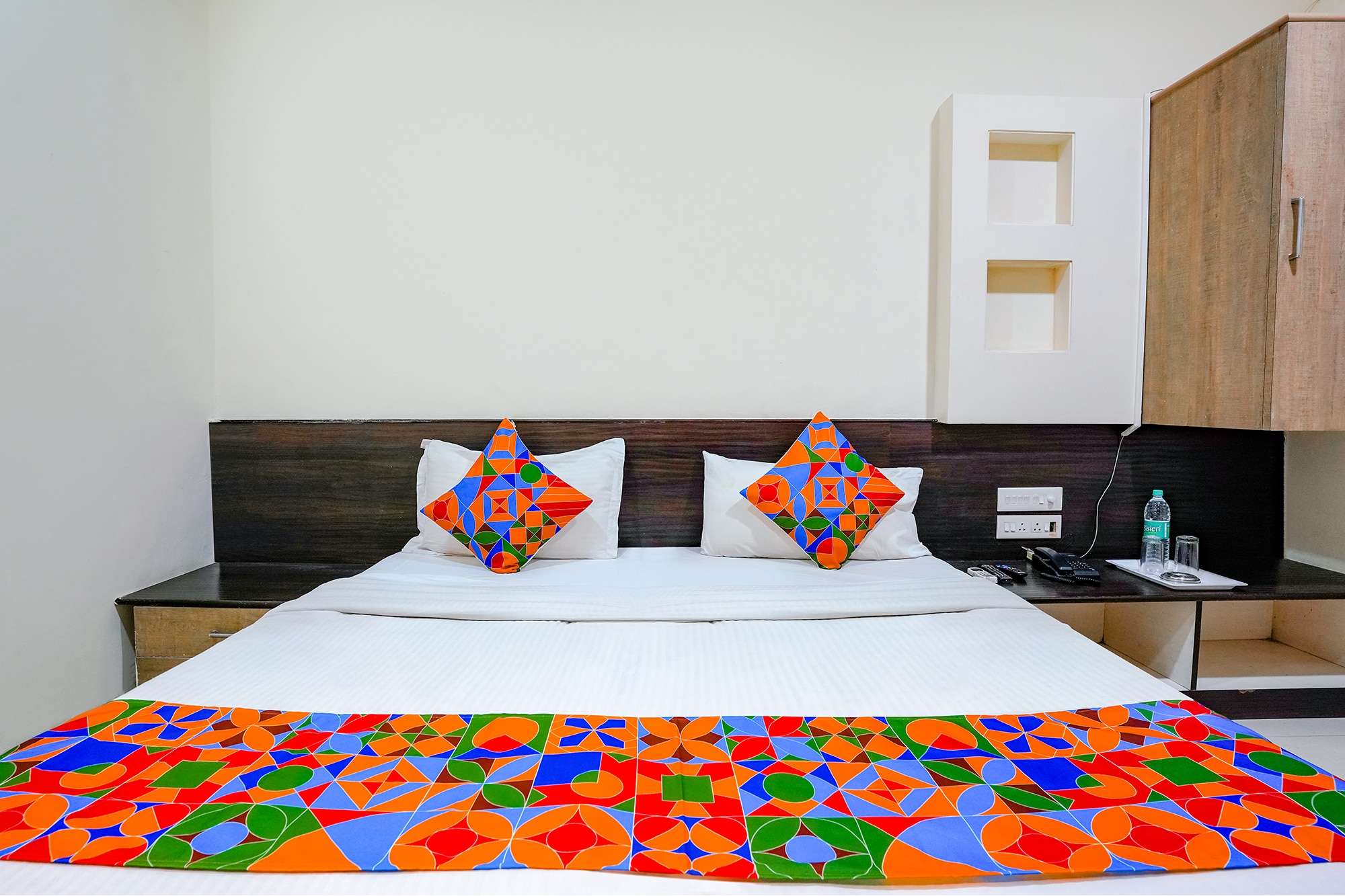 FabHotel Regent Inn - Nr. SkyWalk Bridge - Tap to explore photos