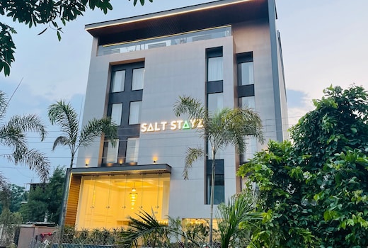 Saltstayz Select - Golf Course Road & Sector 57