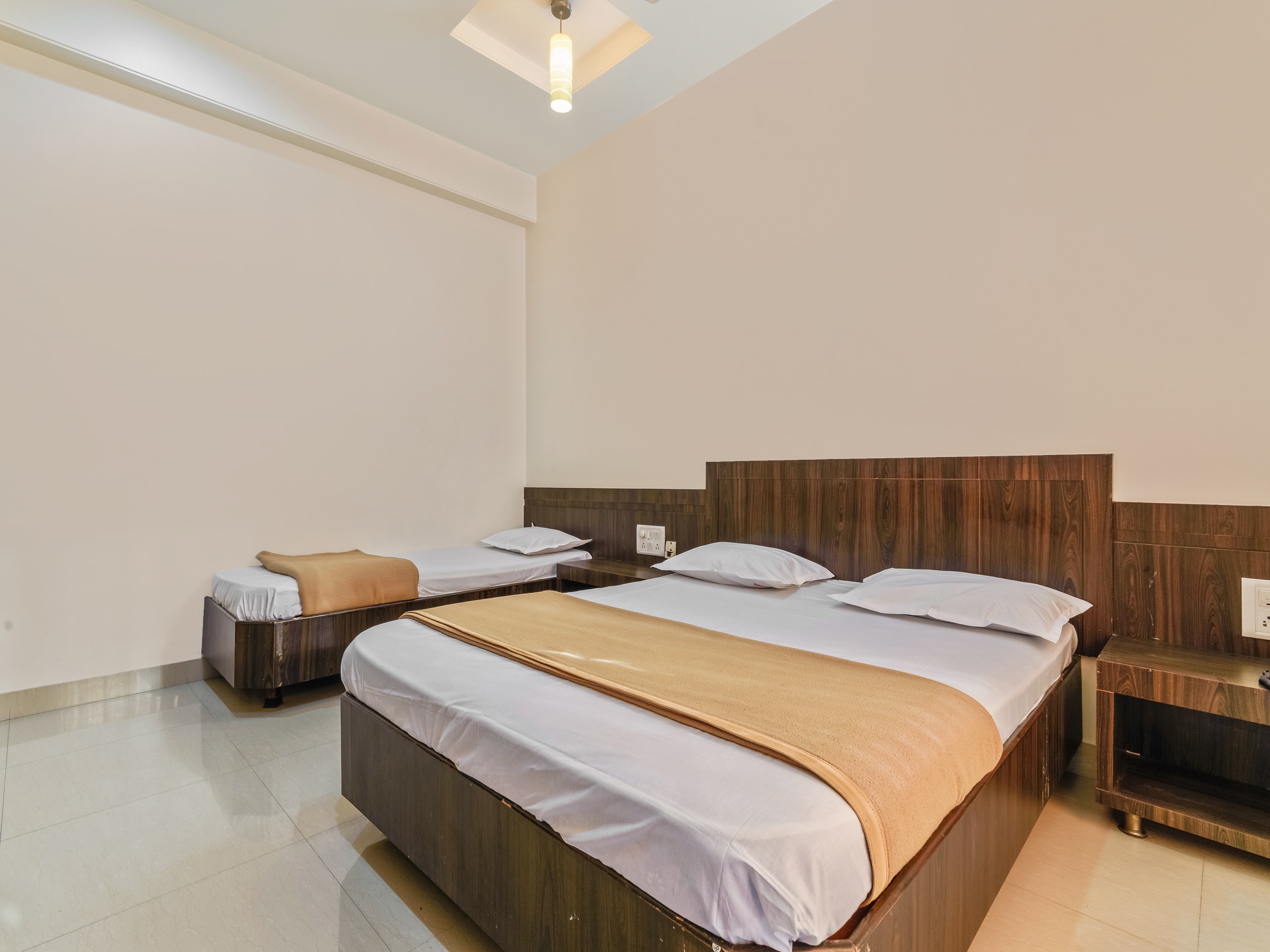 Deluxe 3 Bed Non AC Room 1