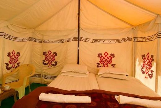 Garjha Hill Sigh, Belling | Tents & Caretaker