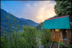 Timber Treehouse Bastiat stays Mihar, Jibhi