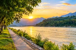 Hotel Uppal Plaza 5mins to triveni ghat, Rishikesh