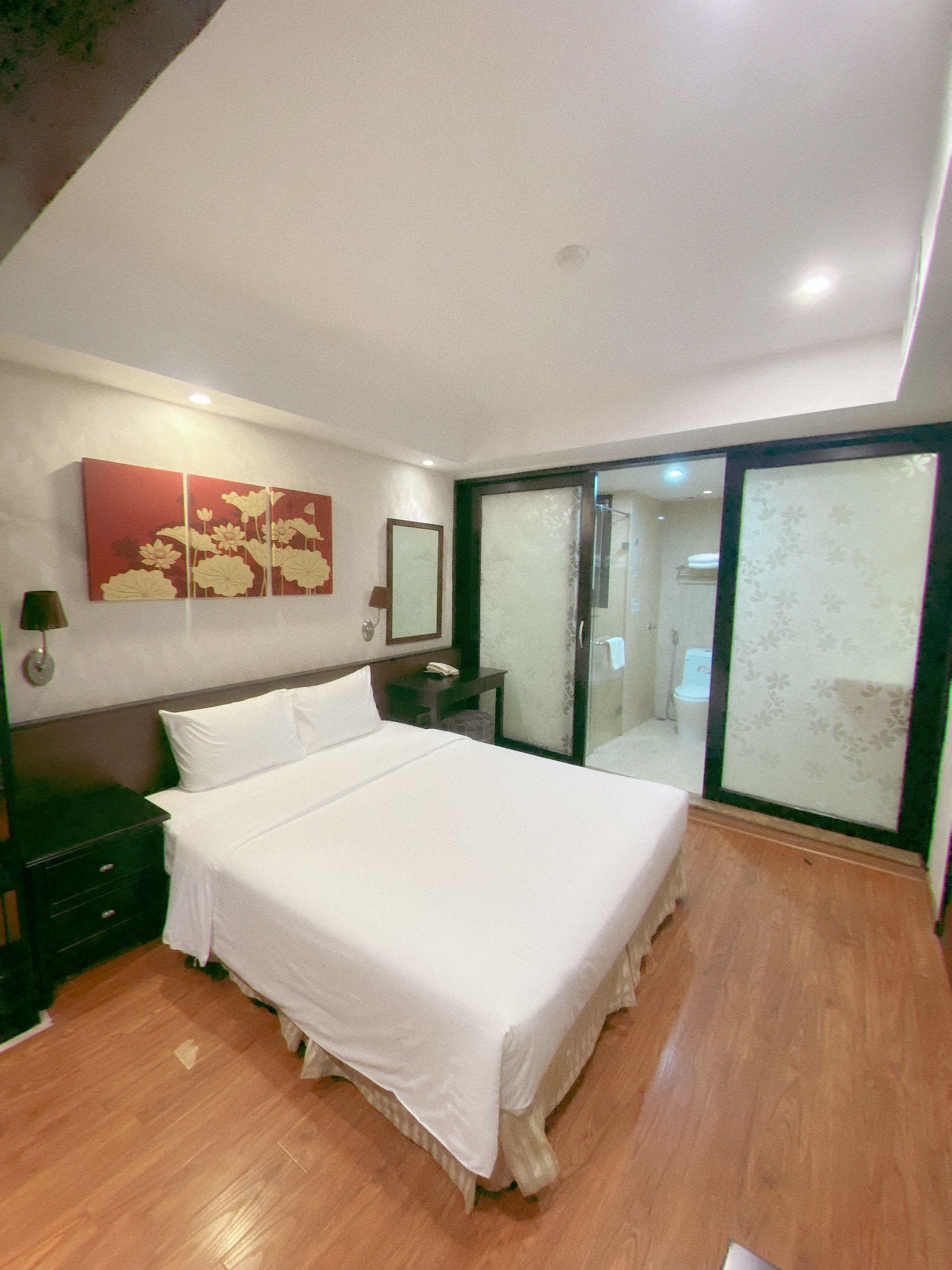 Skylark Boutique Hotel - Tap to explore photos
