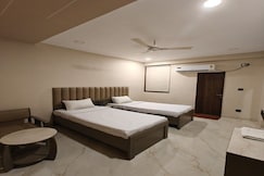 HOTEL PUSHPAK, Bargarh