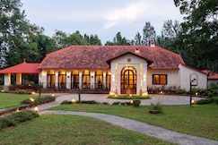Saffronstays Biccode Woodside Heritage, Sakleshpur