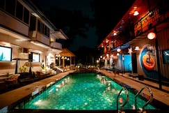 Half Orange Party Hostel by Pool side., Goa