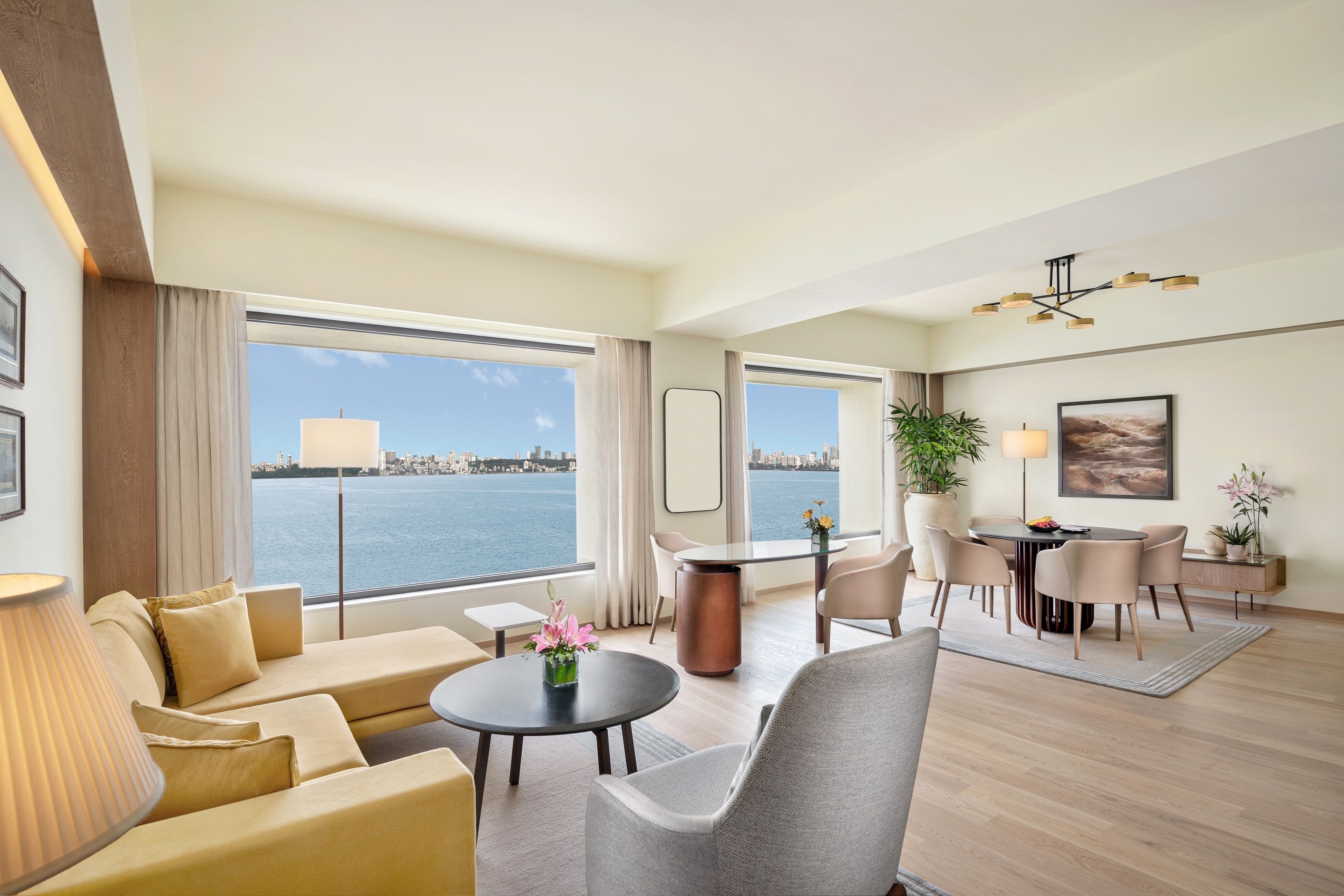 Deluxe Suite with two way Airport transfers 1
