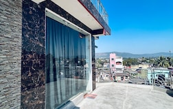 Glass Room with Mountain View 