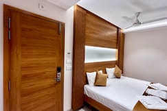 The Paradise Platinum, Kanchipuram