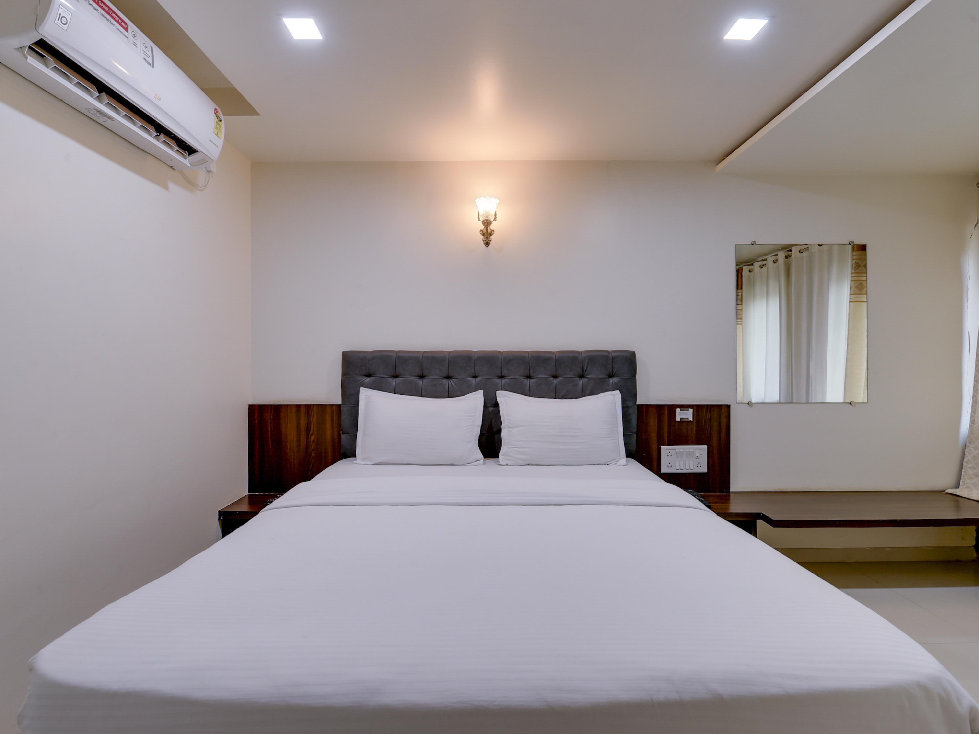 Royal Inn Lodging and boarding. - Tap to explore photos