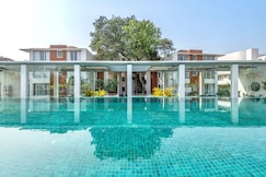 Modern Tropical 2BHK | Near Beach | Pool & Garden | Hireavilla, Goa