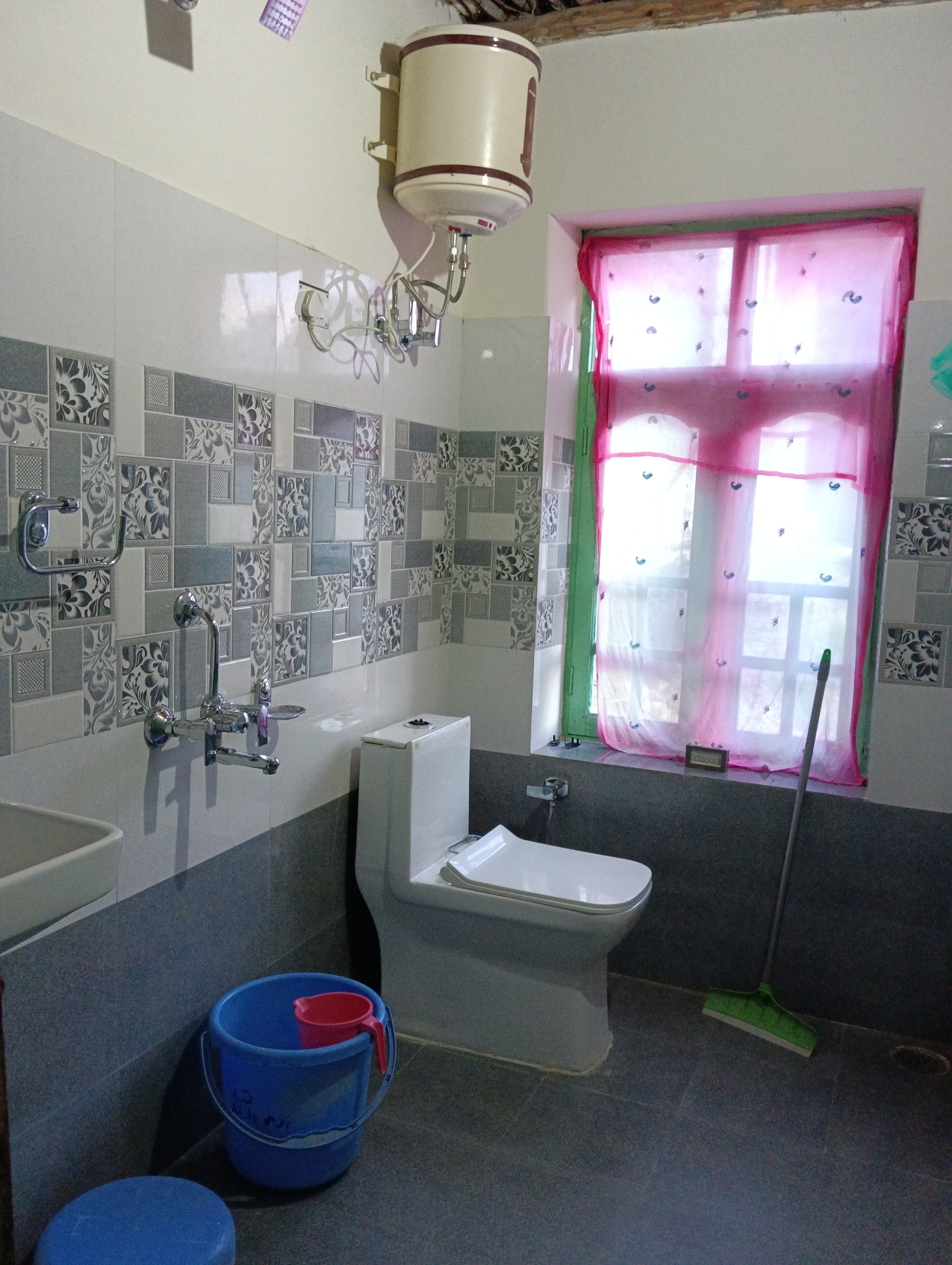Khabrik home stay - Tap to explore photos