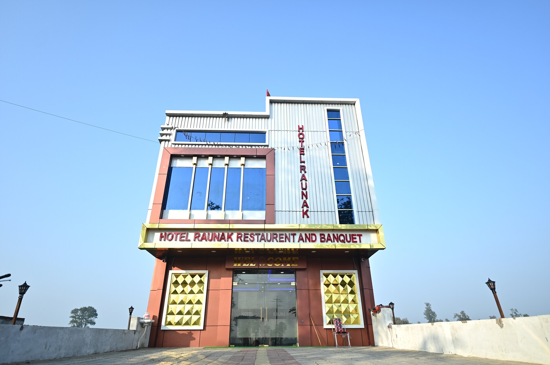Hotel Raunak Restaurant and Banquet Hall - Tap to explore photos