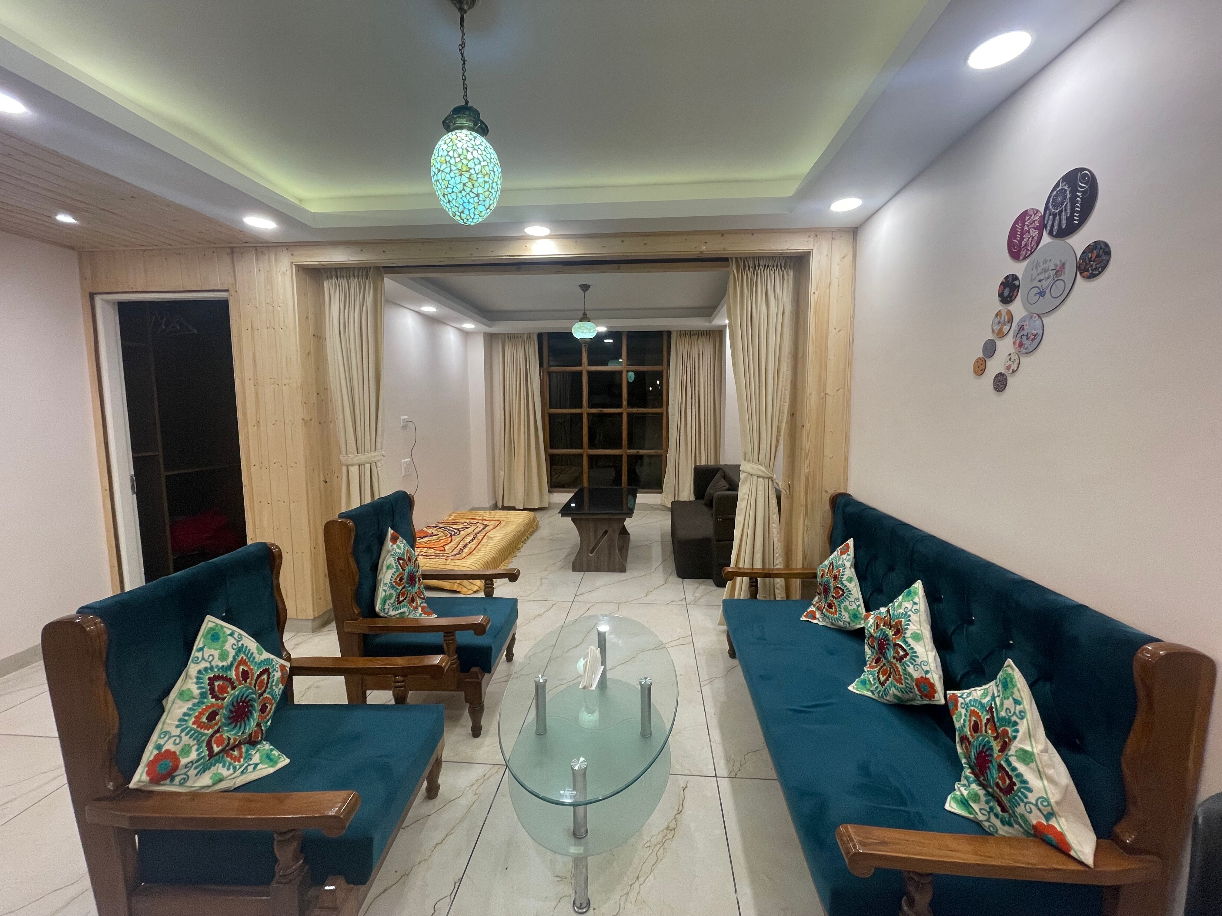 The CLUB HOUSE Apartment - A Luxurious 2 BHK Drive-in apartment near Mall Road - Tap to explore photos