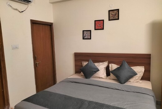 Cyber Suites - HiTech City