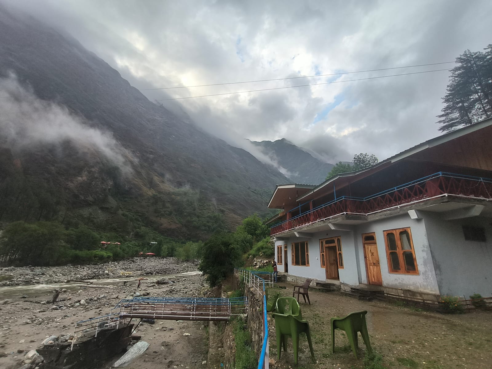 Rabu Guest House Tirthan - Tap to explore photos