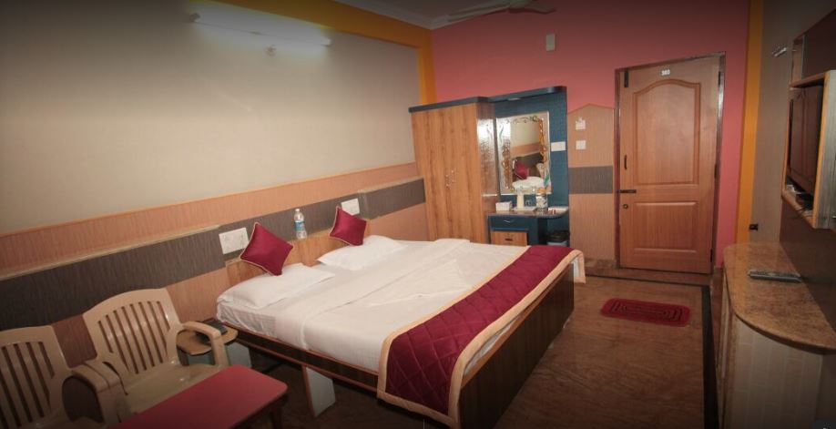 Shree Balaji Deluxe Lodge - Ramanagaram - Tap to explore photos