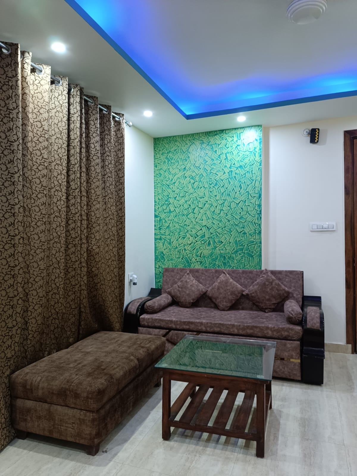 1BHK Luxury Apartment in Main Rishikesh Tapovan - Tap to explore photos