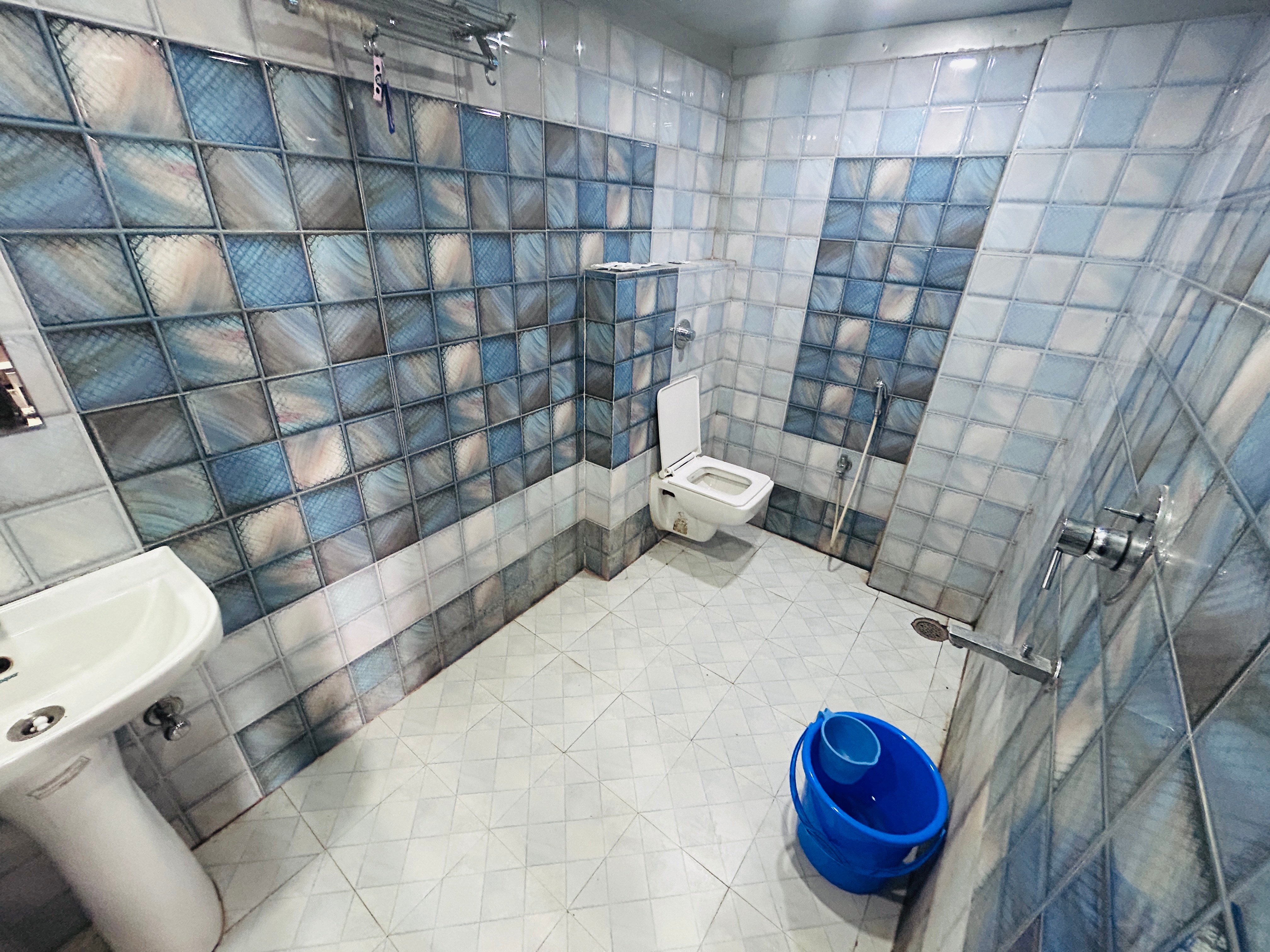 HOTEL DWARKA INTERNATIONAL - Tap to explore photos