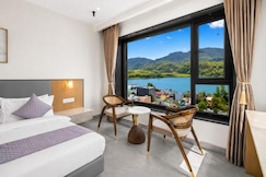 Hotel Himalayan with Ganga View Rooms - 2 minutes walk to Ganga Ghat, Rishikesh