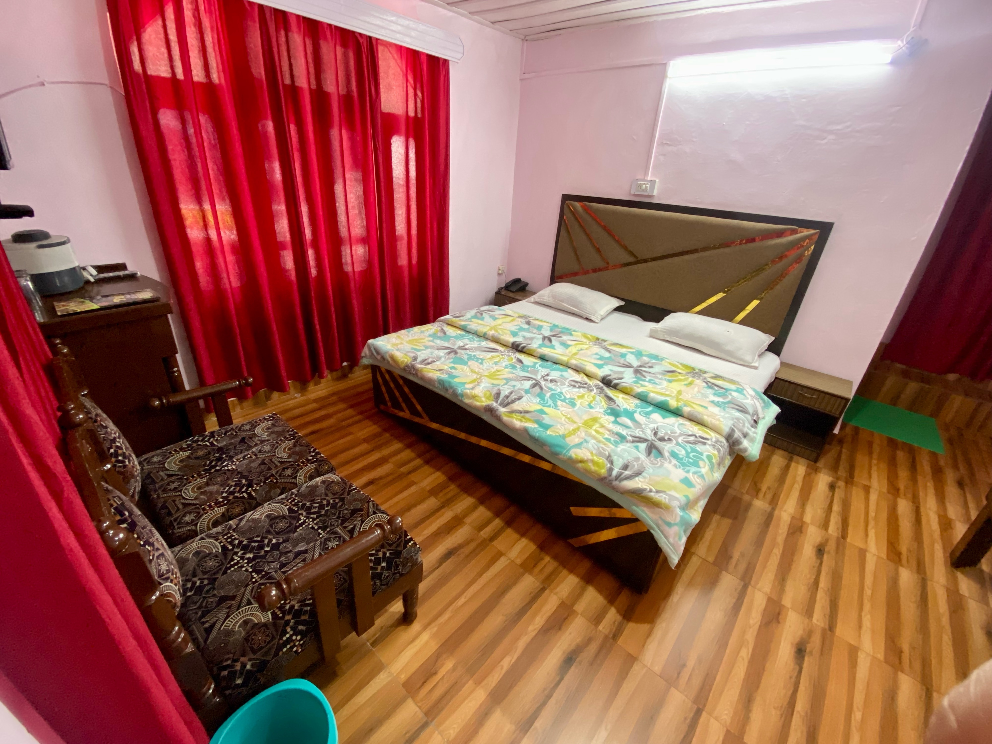 Hotel Parul - Tap to explore photos