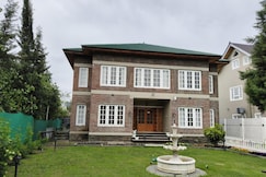 Gulberg Cottage - Family & Couple Rooms near Srinagar Airport, Srinagar