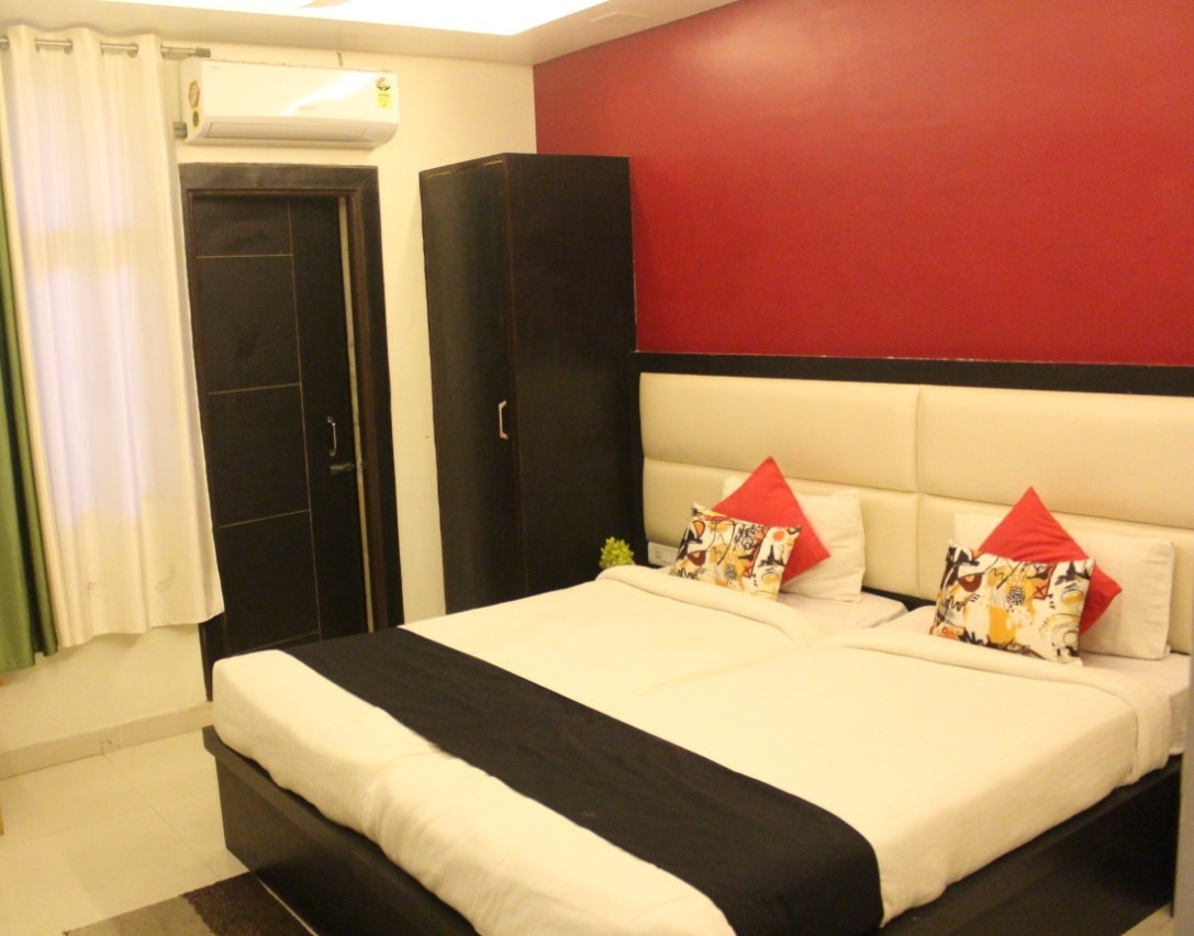 Cross Roads Inn Agra - Tap to explore photos