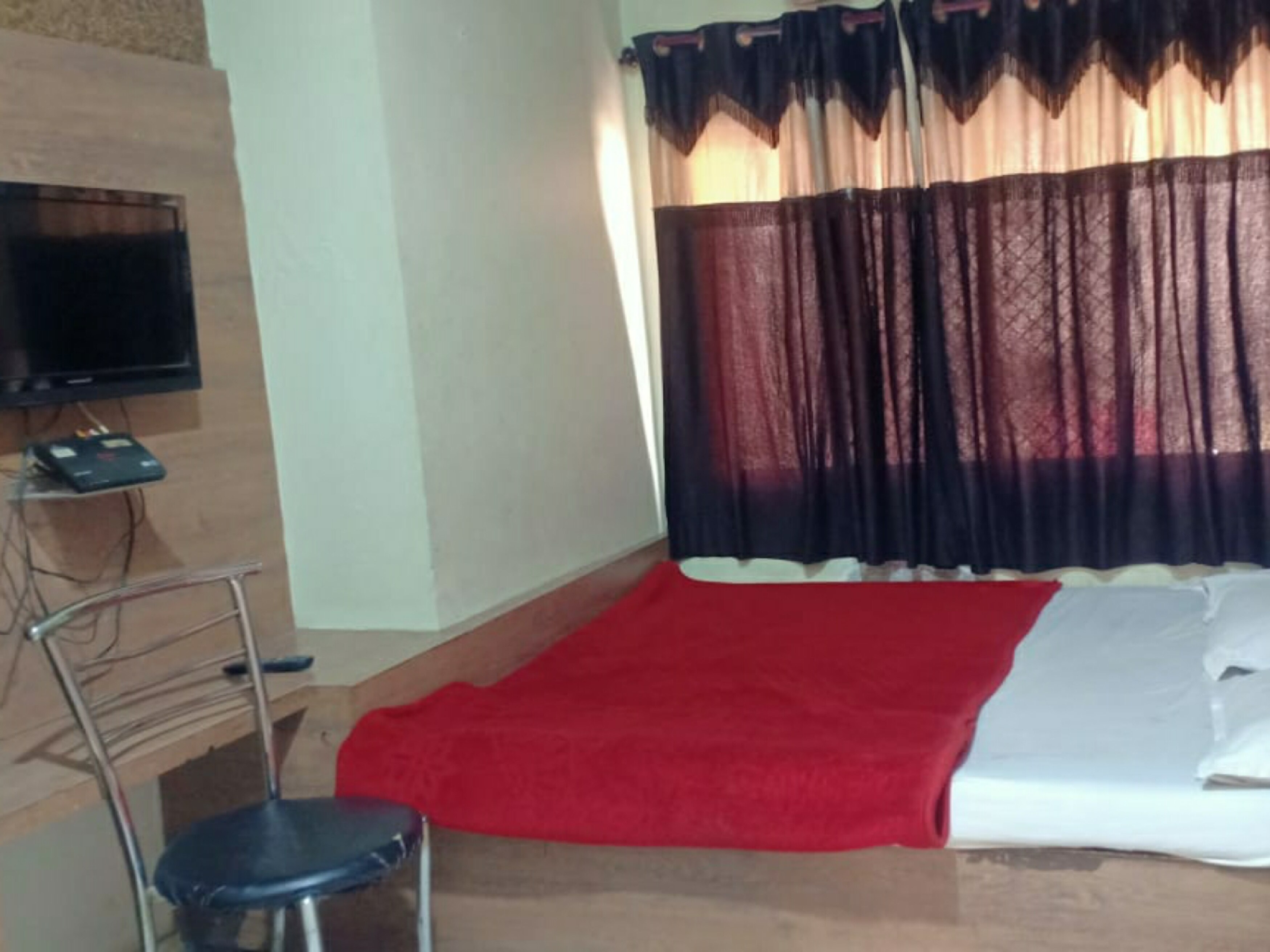 Rahi Guest House - Tap to explore photos