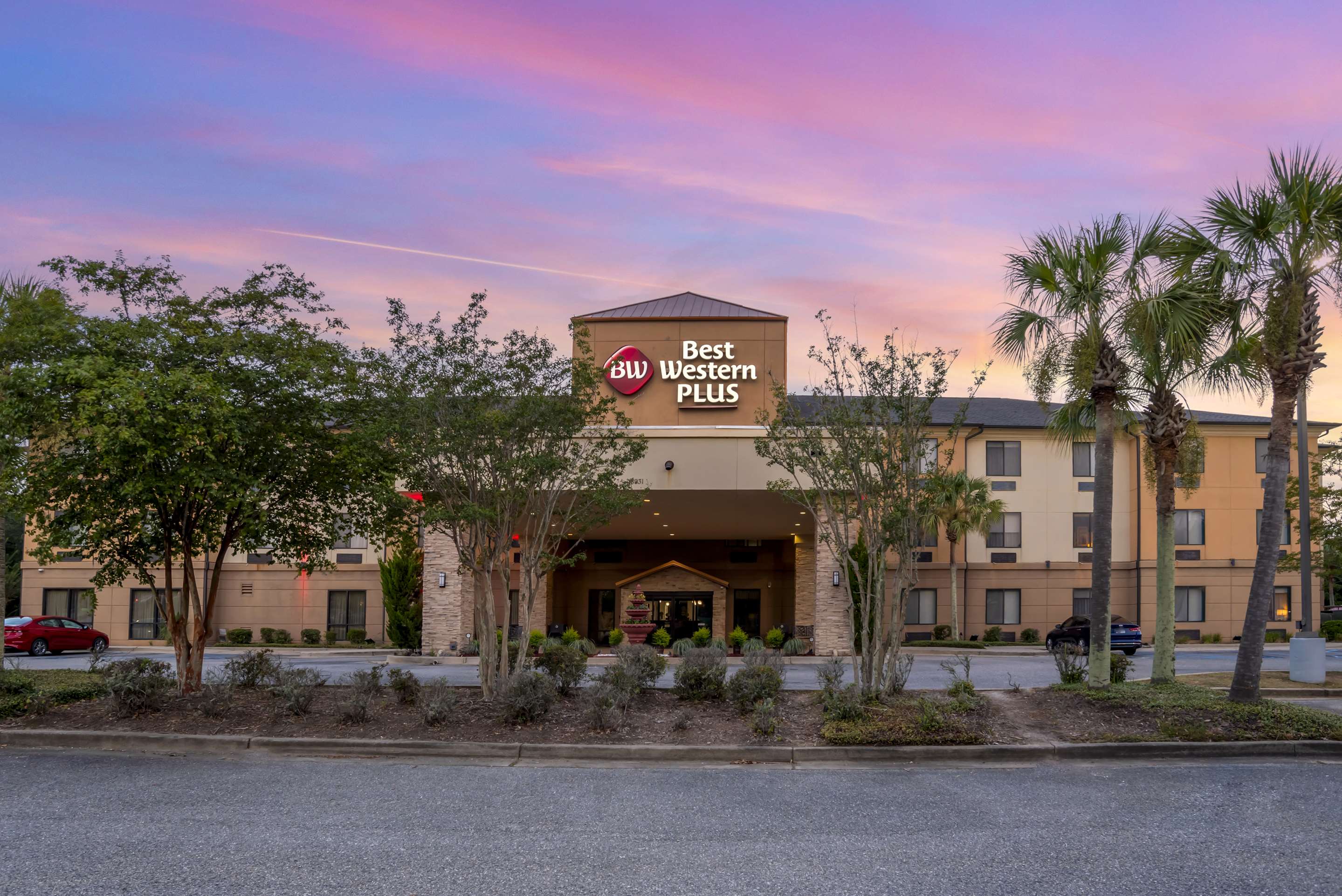 Best Western Plus Daphne - Tap to explore photos