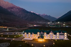 Country Inn & Suites by Radisson Sonamarg, Sonmarg