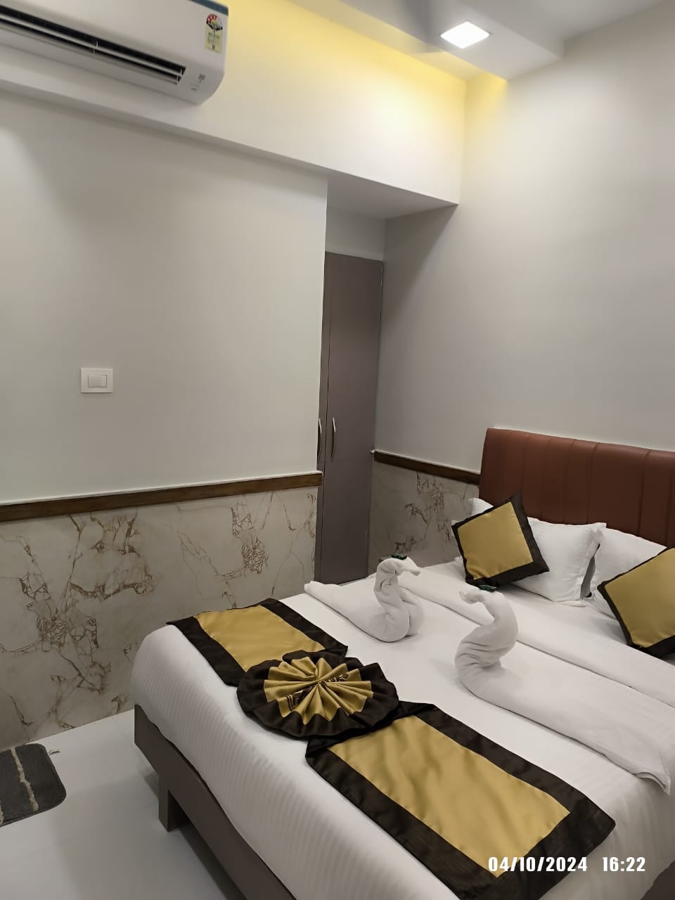Hotel Royal Palace (Family Suites) - Tap to explore photos